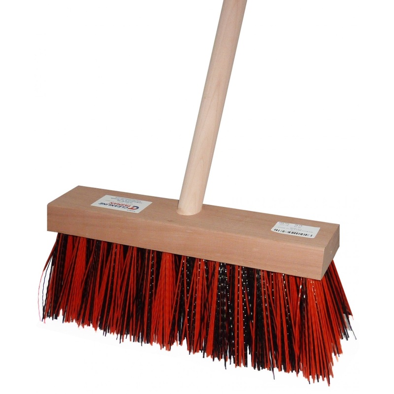 YARD BRUSH C/W HANDLE